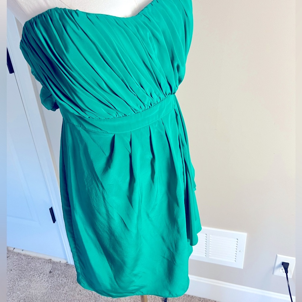 Women’s Shoshanna green strapless dress, size 8 but fits like a 6